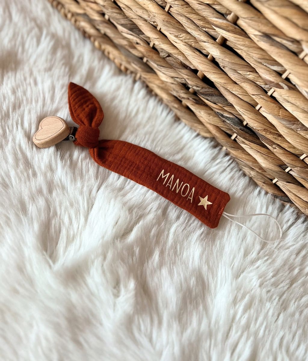 Coline l'attache-tétine