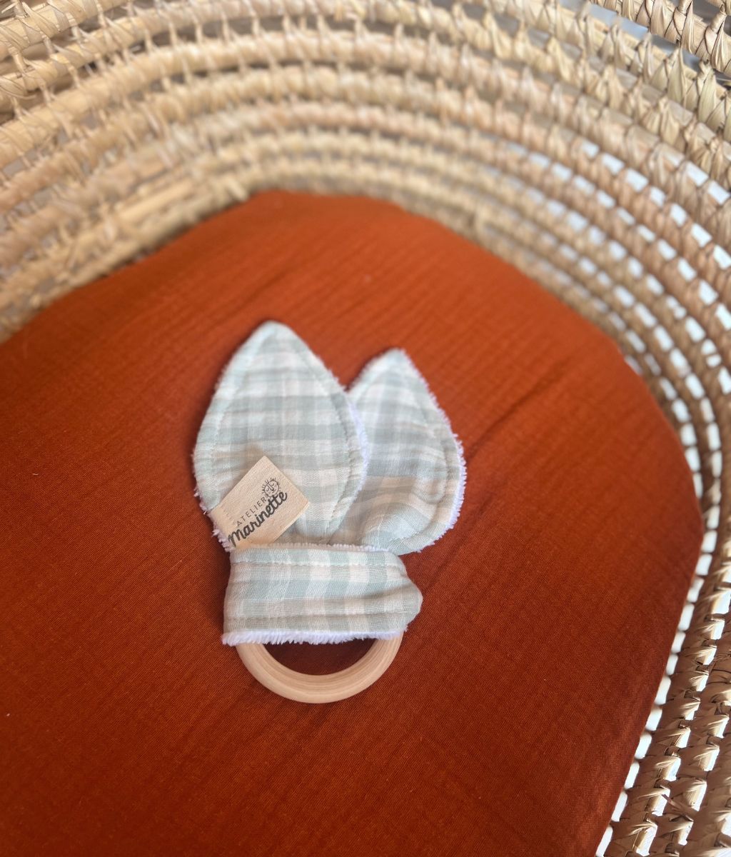 Léon the gingham teething ring