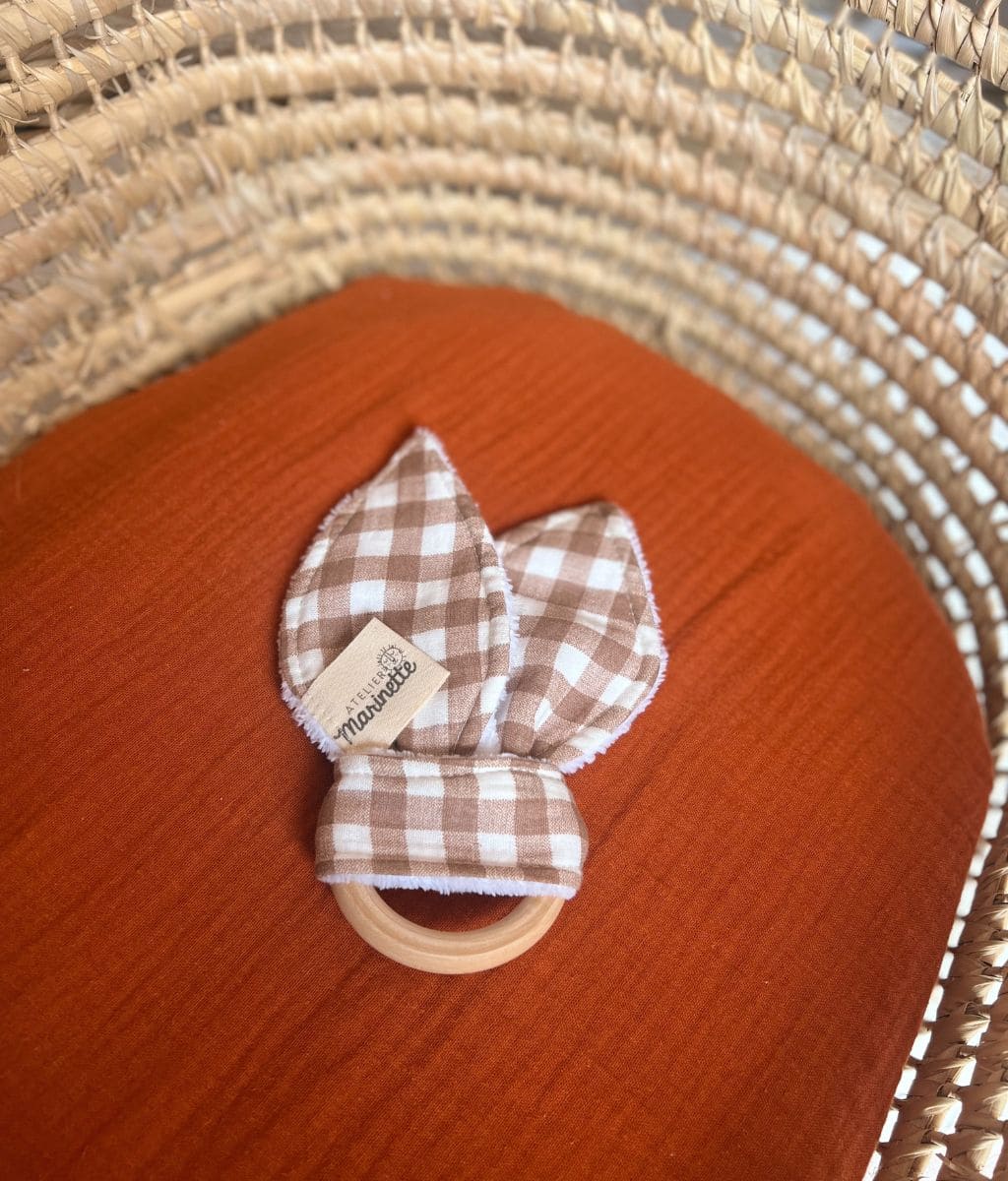 Léon the gingham teething ring