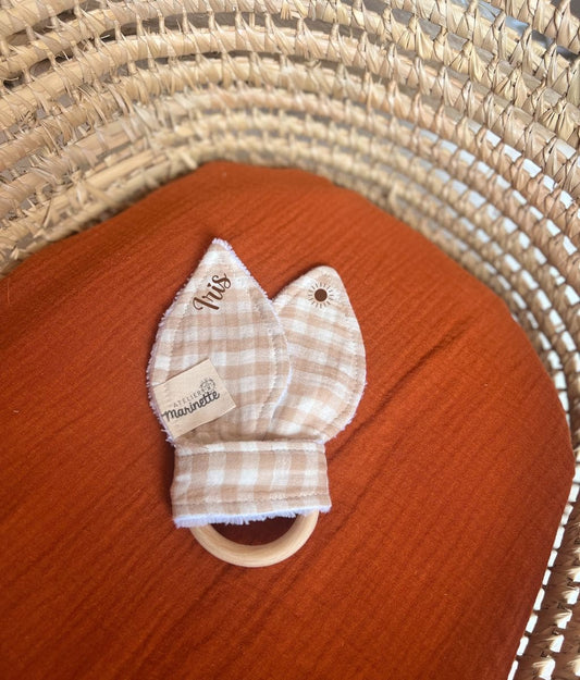 Léon the gingham teething ring