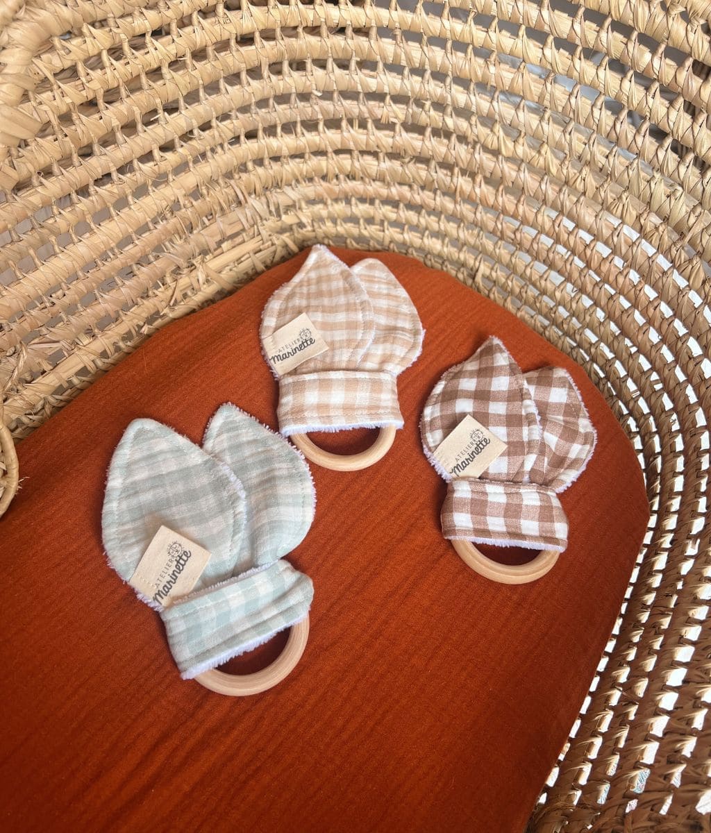 Léon the gingham teething ring