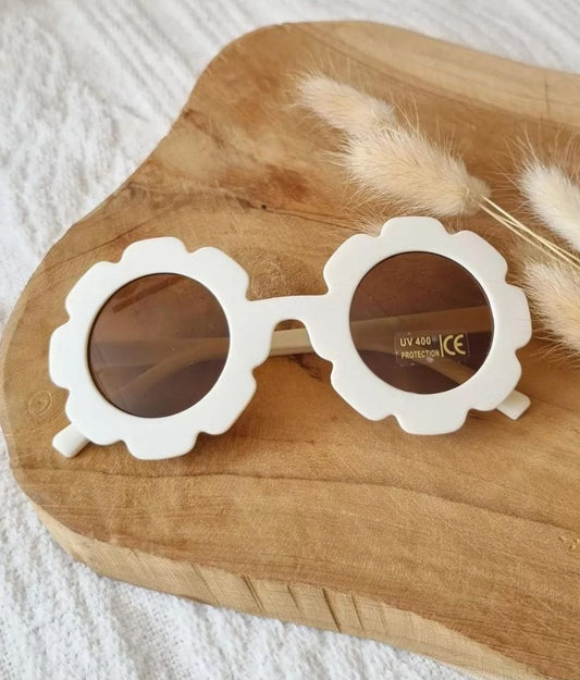 Maëlle les lunettes de soleil