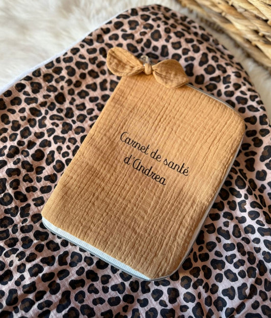 Timothé le protège carnet de santé