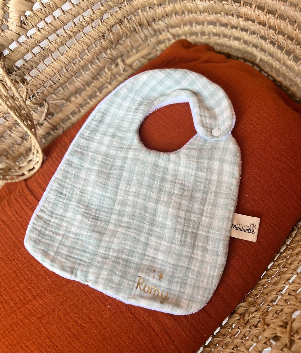 Victoire the gingham bib