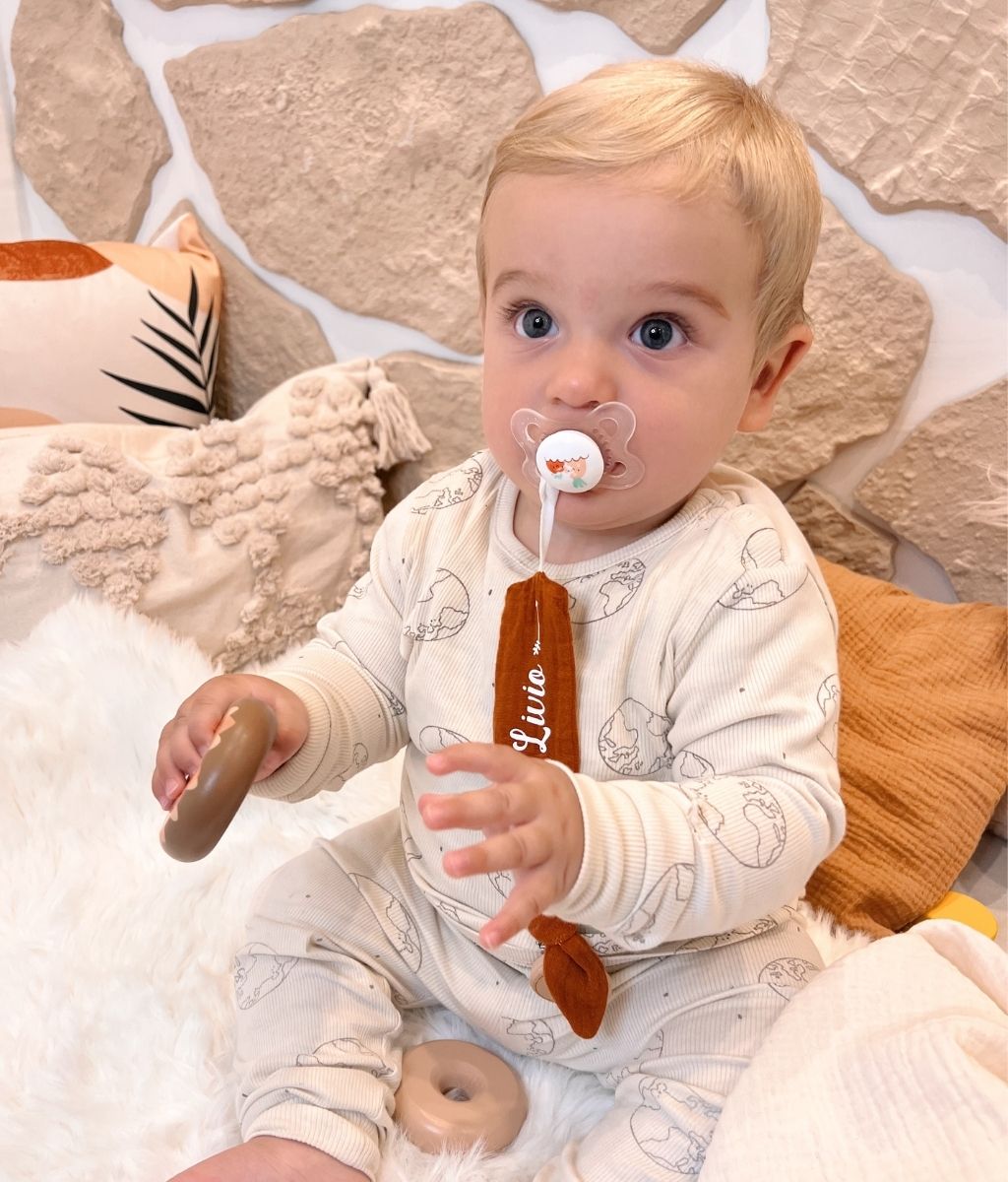 Coline l'attache-tétine